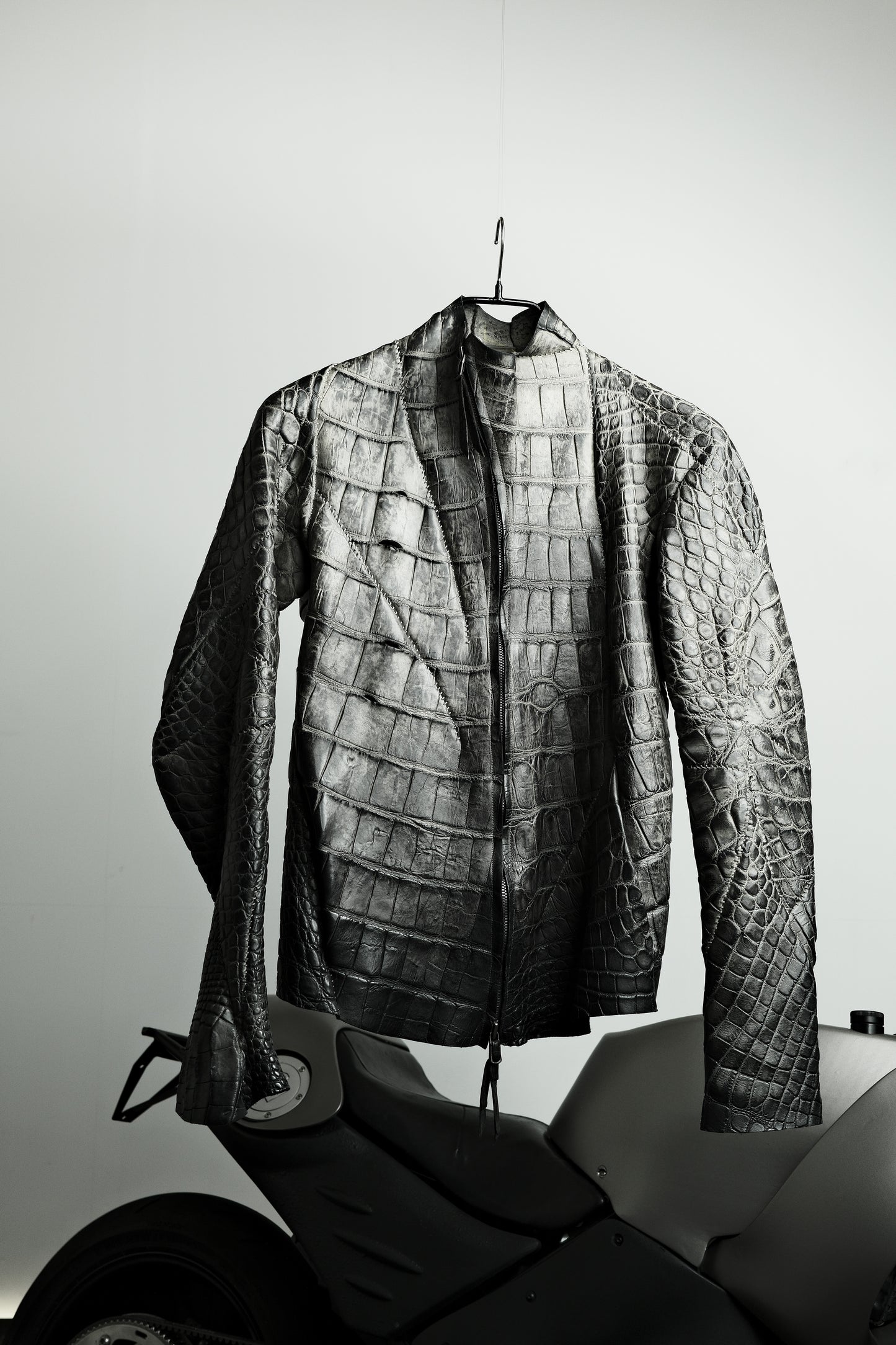 DISTORTION ALLIGATOR – Apparel, LEON EMANUEL BLANCK