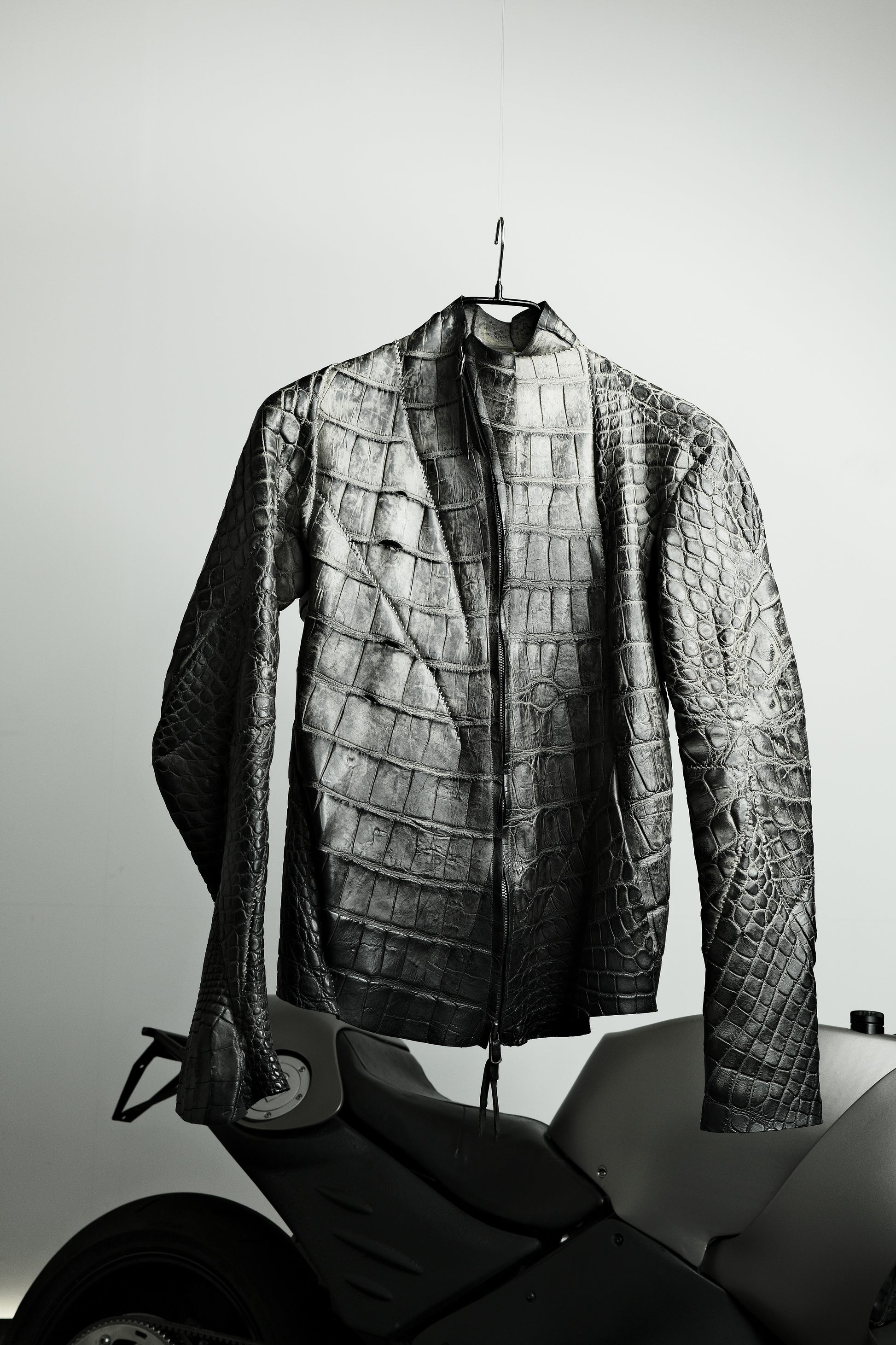 DISTORTION ALLIGATOR – Apparel, LEON EMANUEL BLANCK