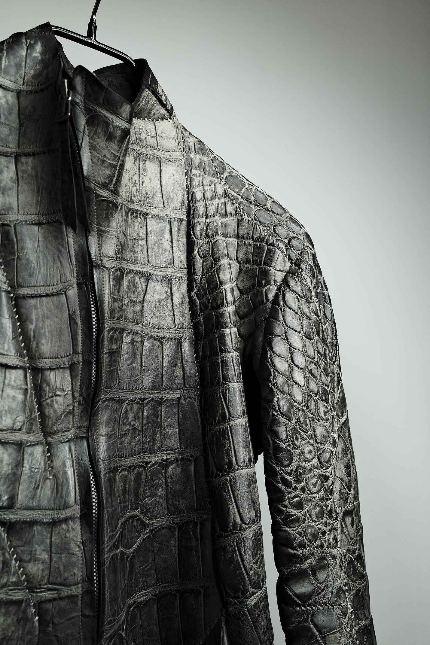 DISTORTION ALLIGATOR – Apparel, LEON EMANUEL BLANCK