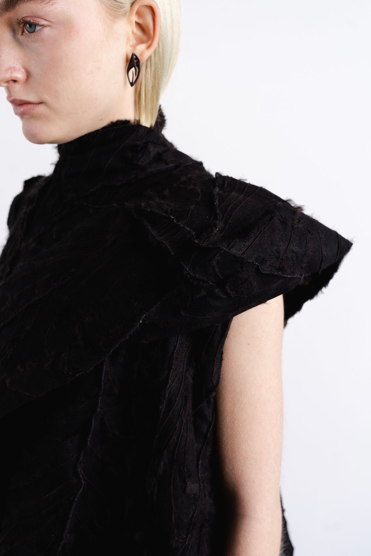 DISTORTION SCARF VEST