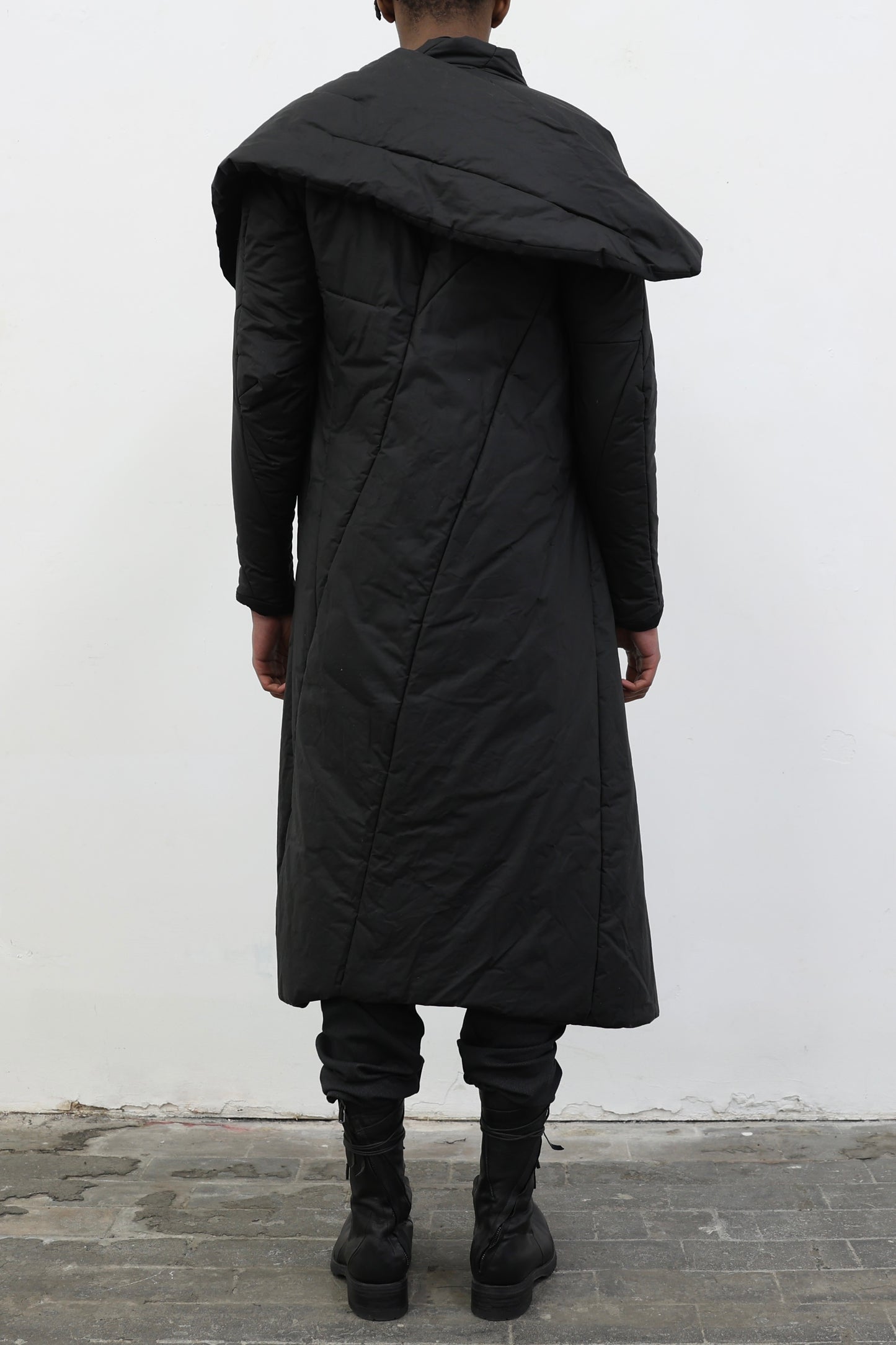 DISTORTION SHOULDER WRAP COAT