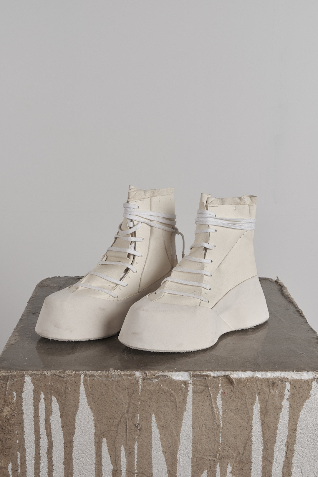 DISTORTION FEATHERWEIGHT HIGH TOP SNEAKER – Sneaker, LEON EMANUEL BLANCK