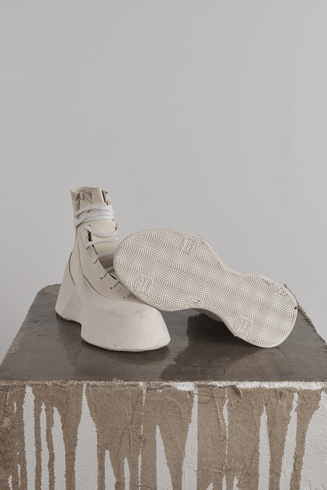 DISTORTION FEATHERWEIGHT HIGH TOP SNEAKER – Sneaker, LEON EMANUEL BLANCK