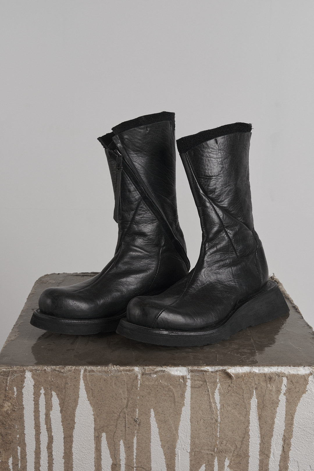 DISTORTION SCULPTURE TALL BOOT – Boot, LEON EMANUEL BLANCK