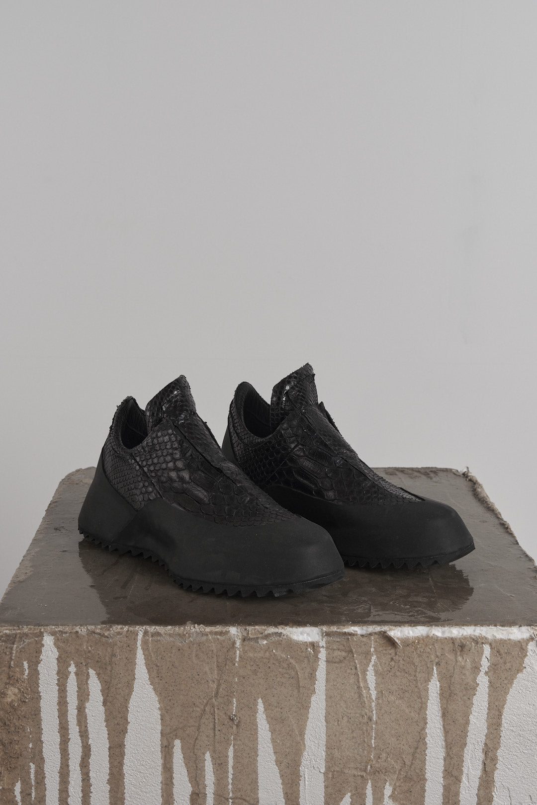 DISTORTION FEATHERWEIGHT LOW TOP SNEAKER – Sneaker, LEON EMANUEL BLANCK