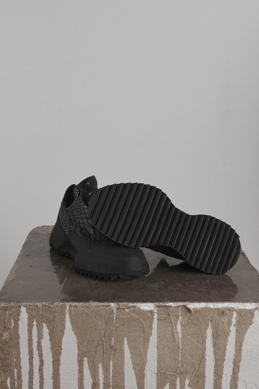 DISTORTION FEATHERWEIGHT LOW TOP SNEAKER – Sneaker, LEON EMANUEL BLANCK