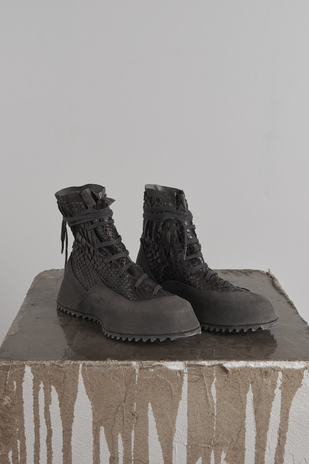 DISTORTION FEATHERWEIGHT HIGH TOP SNEAKER – Sneaker, LEON EMANUEL BLANCK