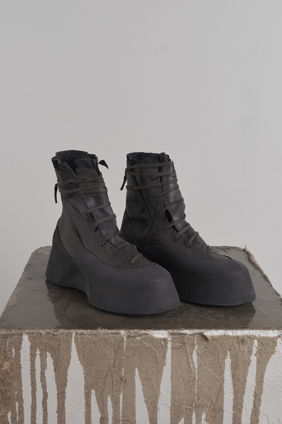 DISTORTION FEATHERWEIGHT HIGH TOP SNEAKER – Sneaker, LEON EMANUEL BLANCK