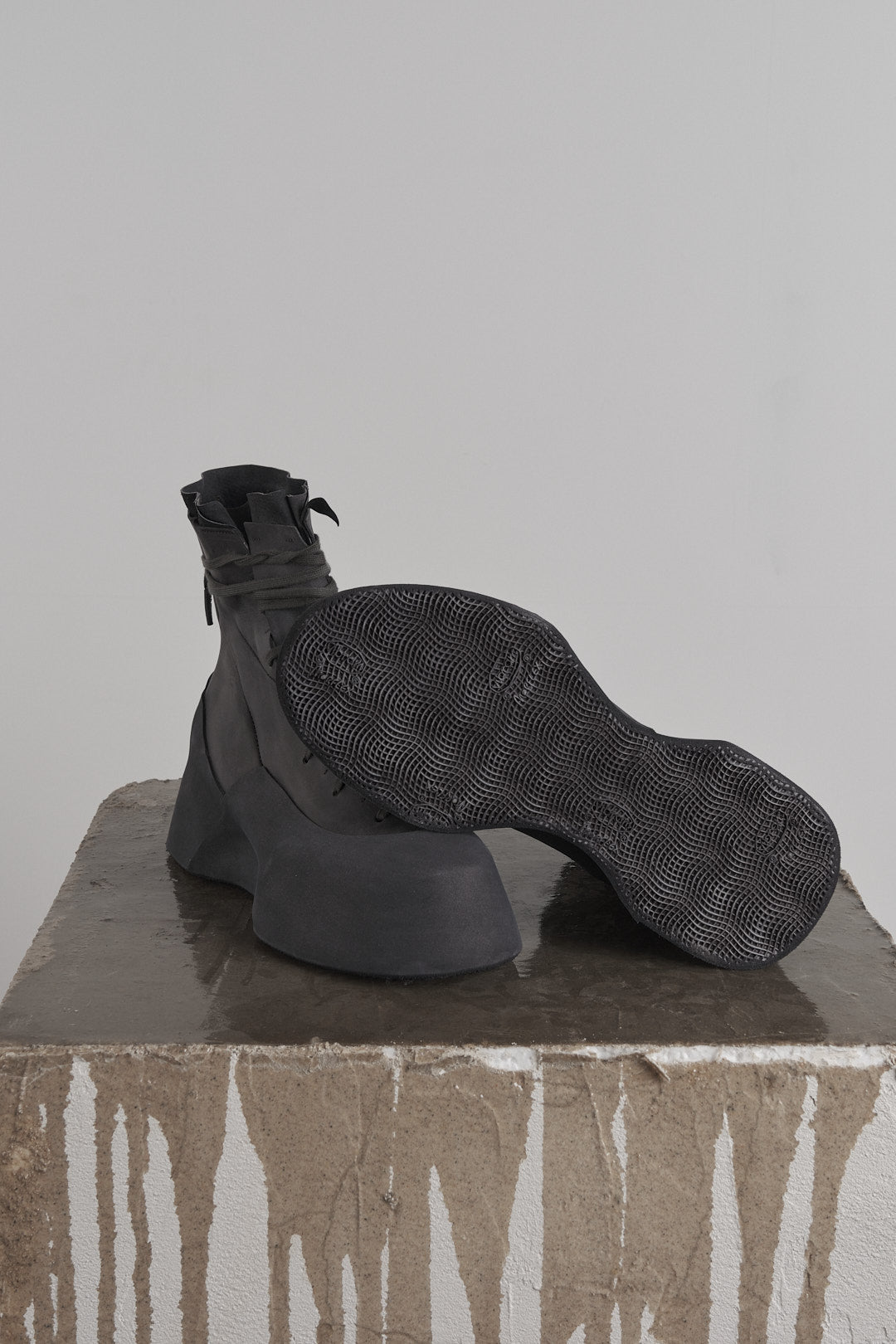 DISTORTION FEATHERWEIGHT HIGH TOP SNEAKER – Sneaker, LEON EMANUEL BLANCK