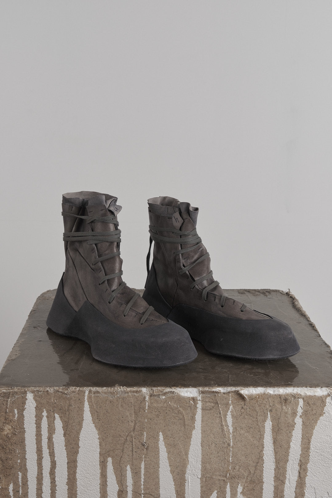 DISTORTION FEATHERWEIGHT HIGH TOP SNEAKER – Sneaker, LEON EMANUEL BLANCK