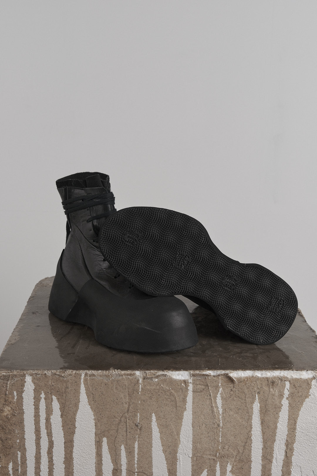 DISTORTION FEATHERWEIGHT HIGH TOP SNEAKER – Sneaker, LEON EMANUEL BLANCK
