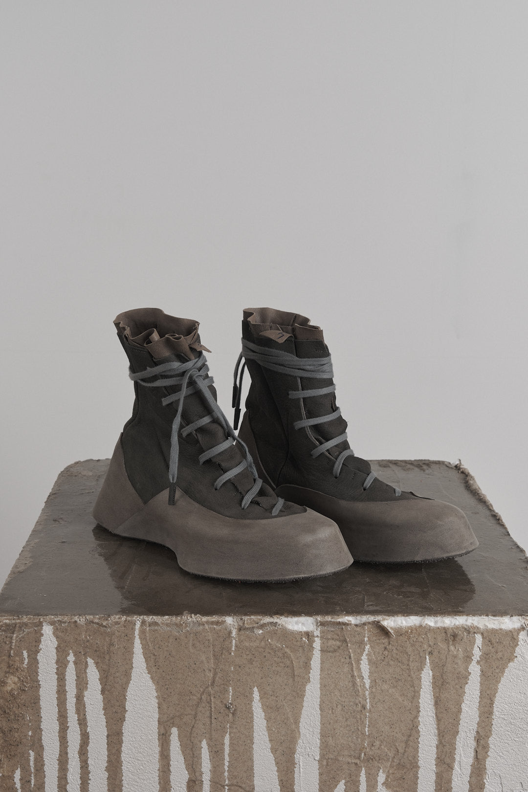 DISTORTION FEATHERWEIGHT HIGH TOP SNEAKER – Sneaker, LEON EMANUEL BLANCK