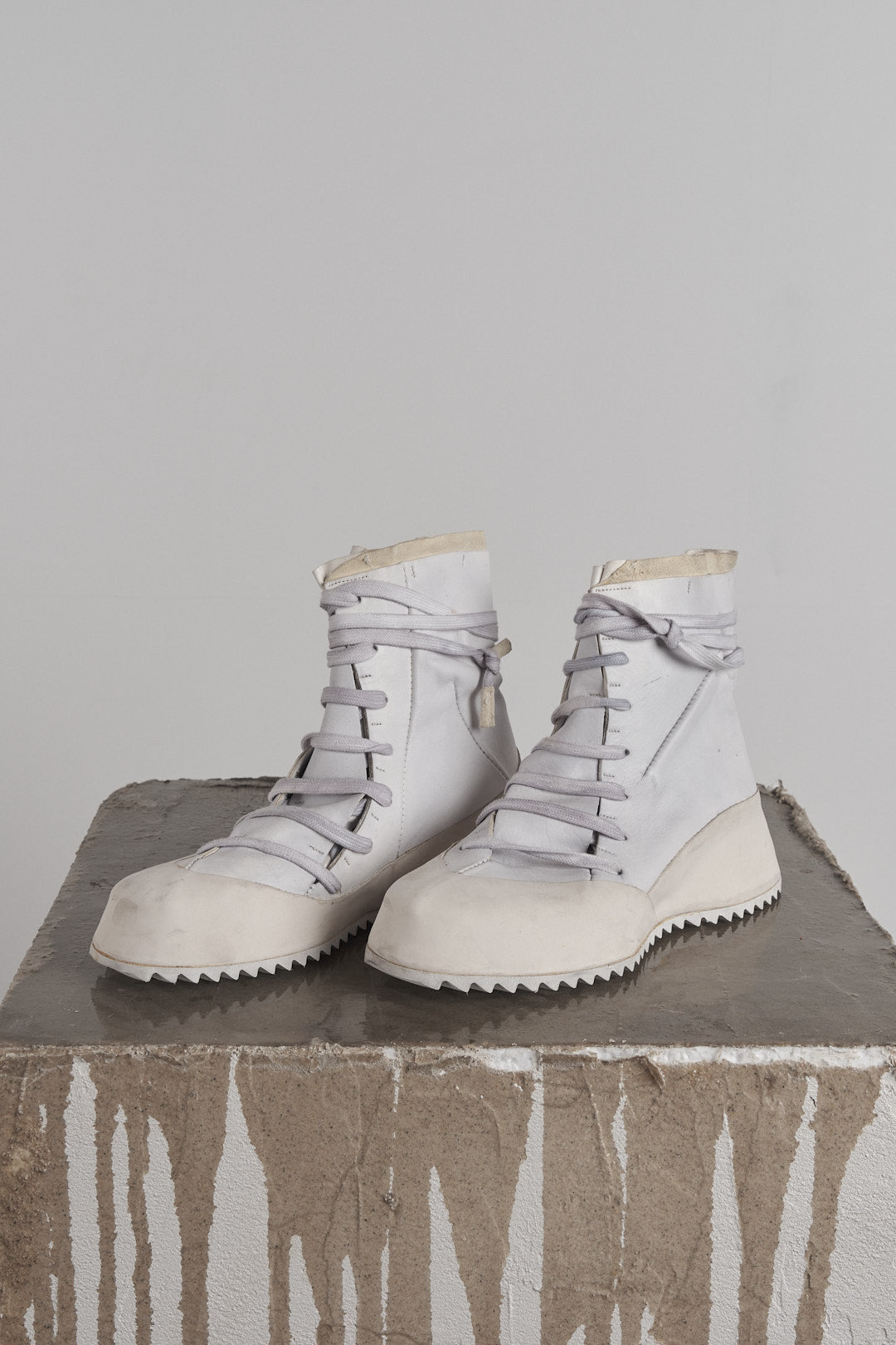 DISTORTION FEATHERWEIGHT HIGH TOP SNEAKER – Sneaker, LEON EMANUEL BLANCK