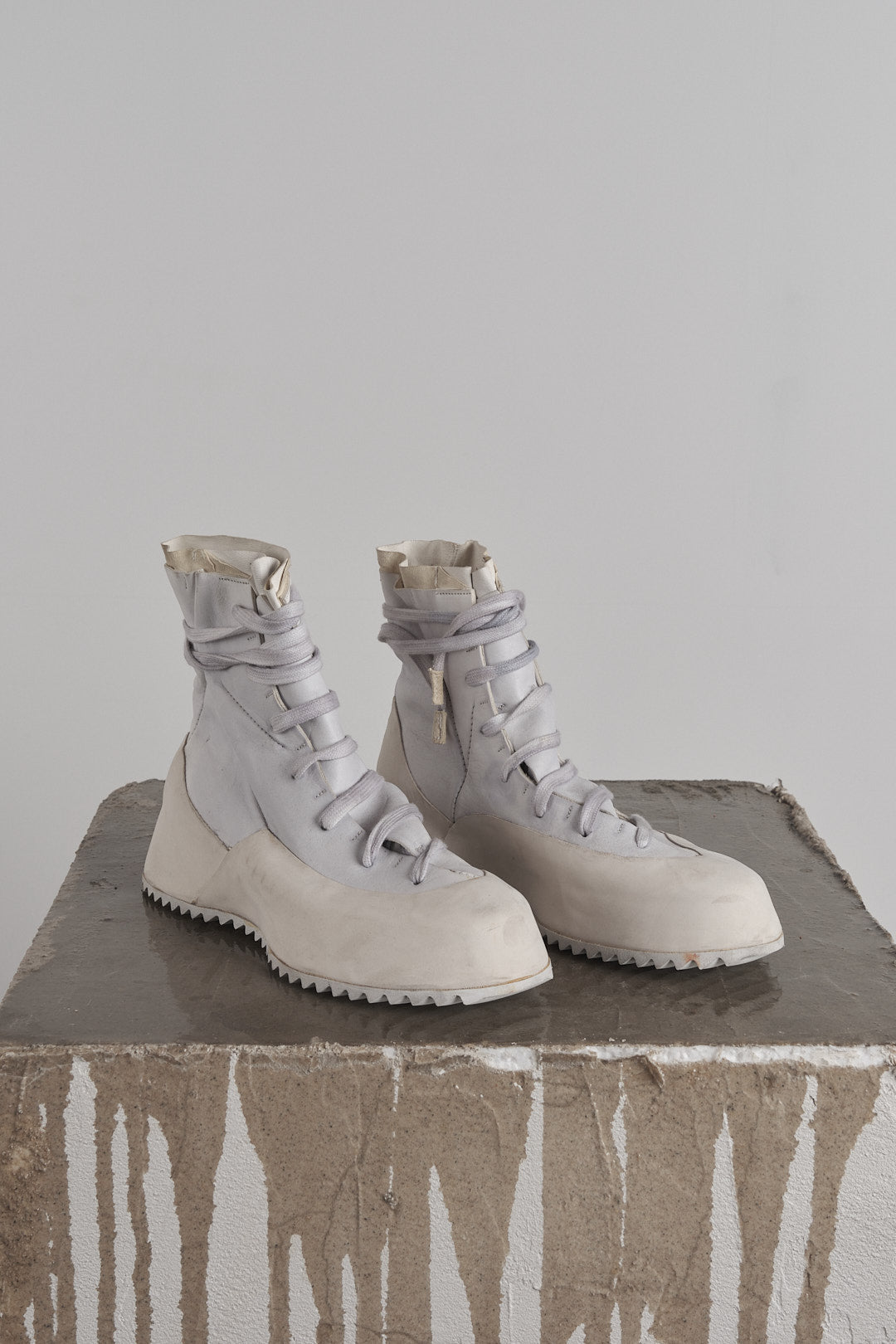 DISTORTION FEATHERWEIGHT HIGH TOP SNEAKER – Sneaker, LEON EMANUEL BLANCK