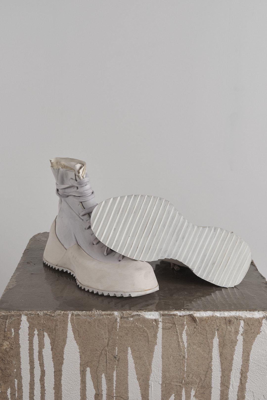 DISTORTION FEATHERWEIGHT HIGH TOP SNEAKER – Sneaker, LEON EMANUEL BLANCK