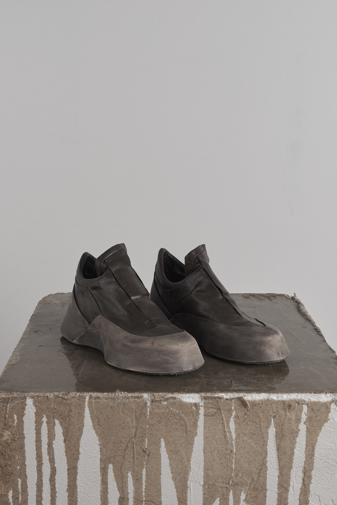 DISTORTION FEATHERWEIGHT LOW TOP SNEAKER – Sneaker, LEON EMANUEL BLANCK