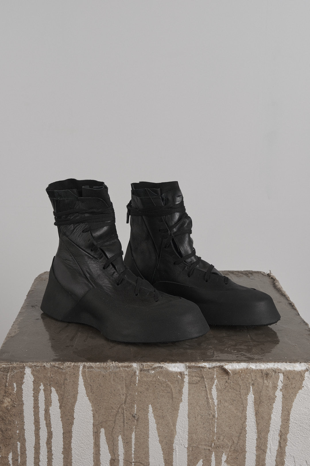DISTORTION FEATHERWEIGHT HIGH TOP SNEAKER – Sneaker, LEON EMANUEL BLANCK