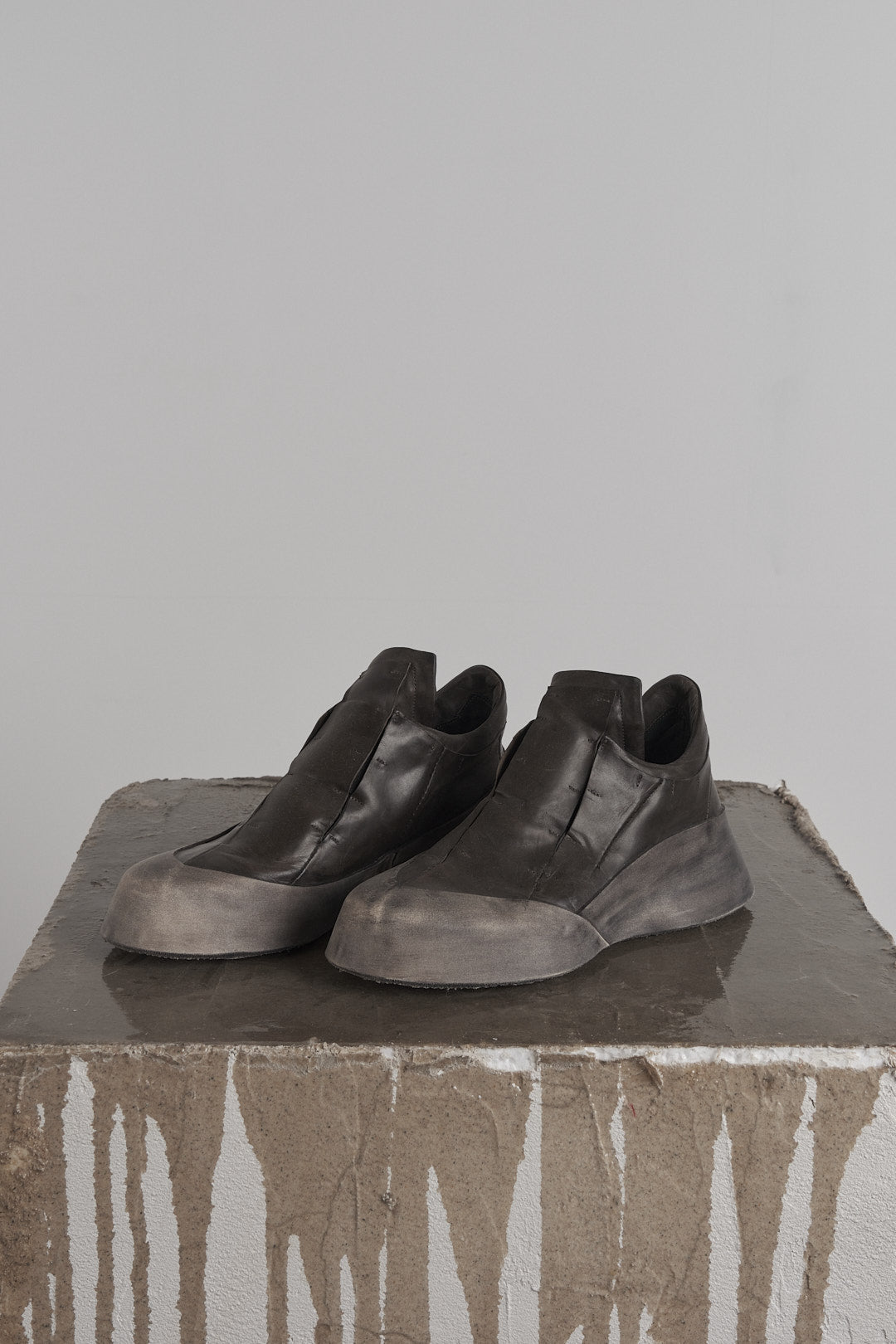 DISTORTION FEATHERWEIGHT LOW TOP SNEAKER – Sneaker, LEON EMANUEL BLANCK