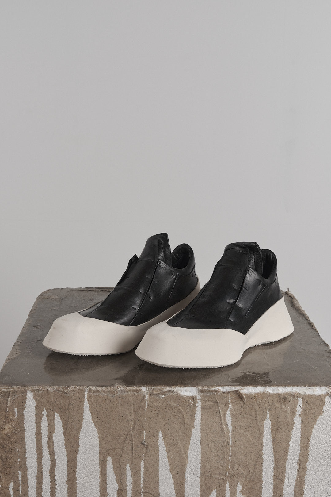 DISTORTION FEATHERWEIGHT LOW TOP SNEAKER – Sneaker, LEON EMANUEL BLANCK