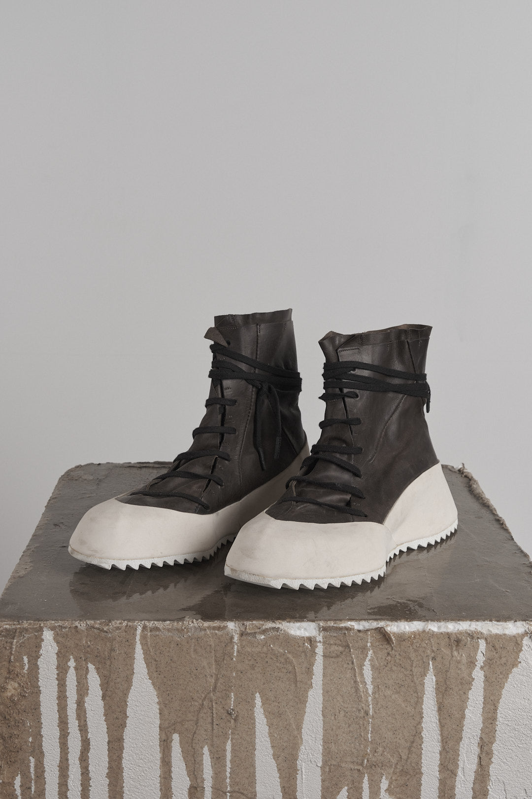 DISTORTION FEATHERWEIGHT HIGH TOP SNEAKER – Sneaker, LEON EMANUEL BLANCK