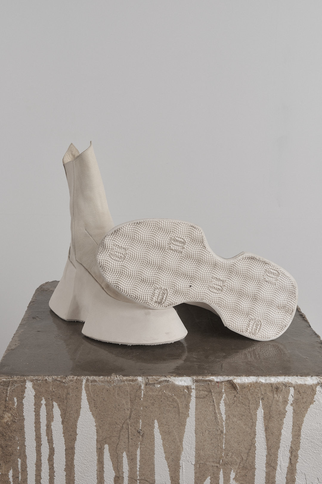 DISTORTION FEATHERWEIGHT HYBRID SNEAKER – Sneaker, LEON EMANUEL BLANCK