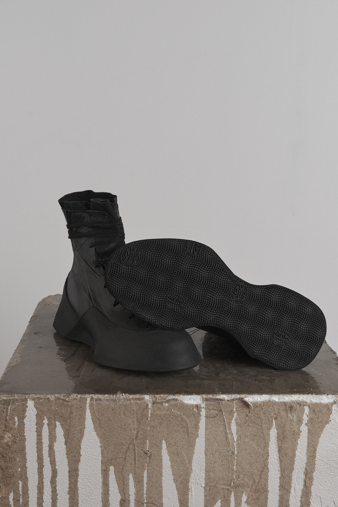 DISTORTION FEATHERWEIGHT HIGH TOP SNEAKER – Sneaker, LEON EMANUEL BLANCK