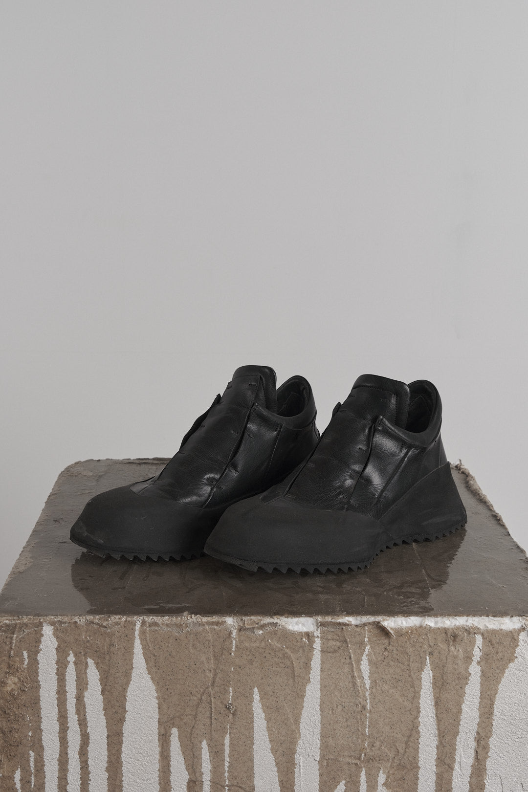 DISTORTION FEATHERWEIGHT LOW TOP SNEAKER – Sneaker, LEON EMANUEL BLANCK