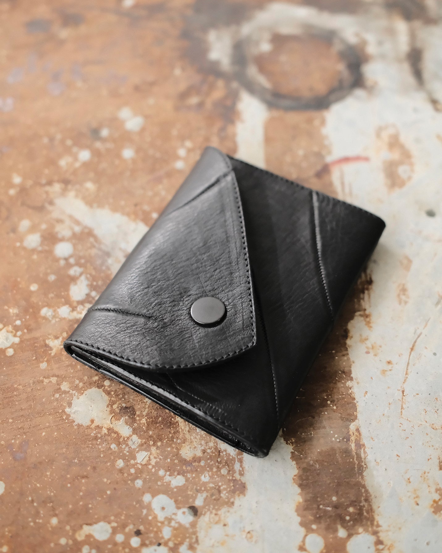 DISTORTION WALLET 1